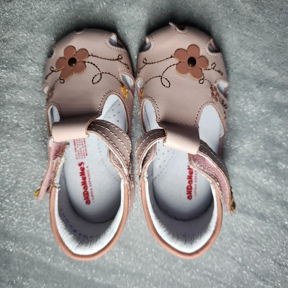 Andanenes Kids Pink Leather Floral T-Strap Closed Toe Sandals Shock Absorb